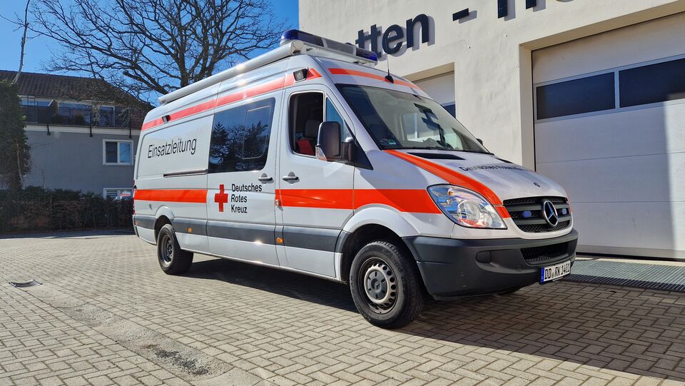 Außenansicht Einsatzfahrzeug von schräg vorn